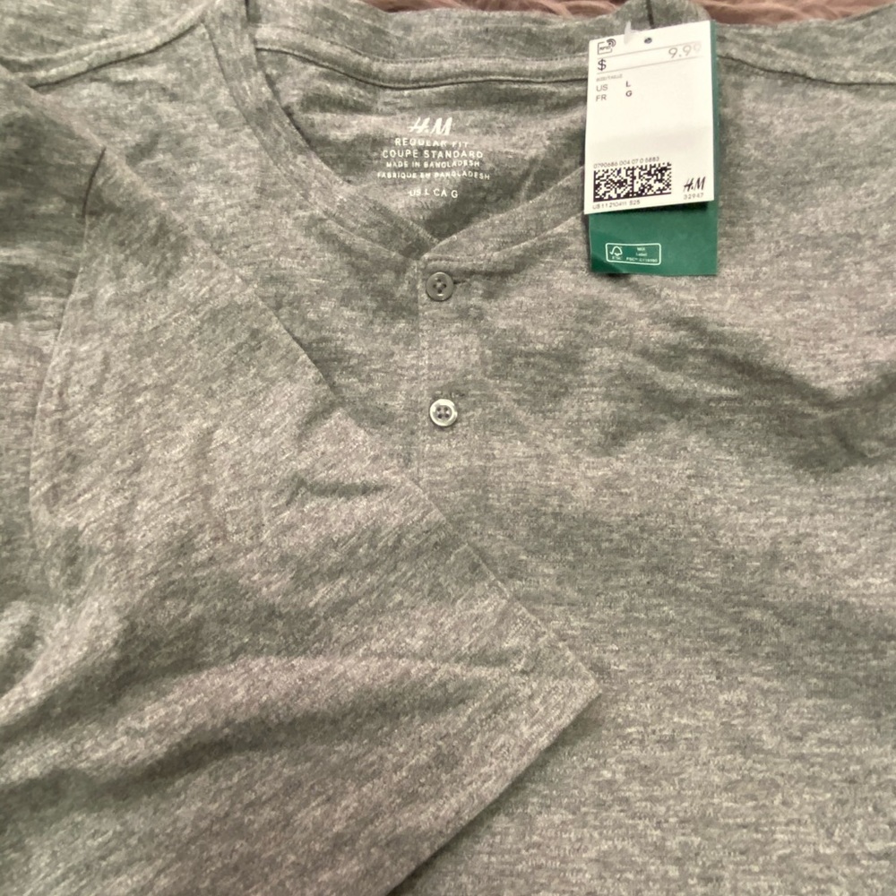 Gray t shirt